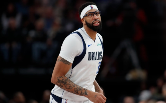 Mavericks, AD i�in Raptors ve Hawks ile yeniden g�r���yor