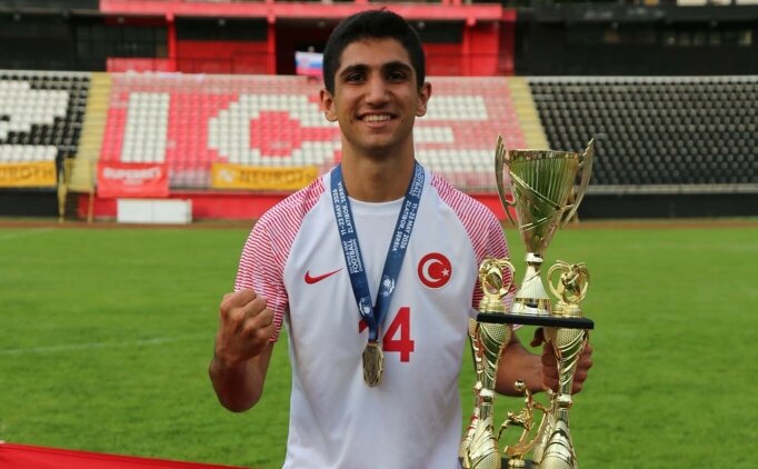 Alia�a FK'l� Semih Ayri� D�nya �ampiyonlu�u ya�ad�