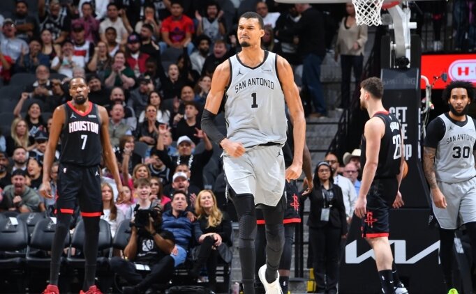 NBA'de Rockets, Alperen �eng�n'�n 16 say� att��� ma�ta Spurs'e 145-120 yenildi
