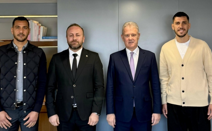 Altay'da ba�kan ve futbolcular Mahmut �zgener'le bulu�tu