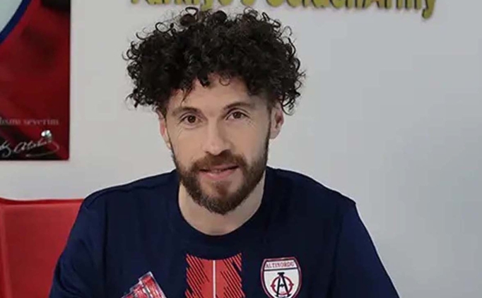 Alt�nordu'da G�khan S�zen �oku