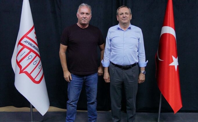 Ayval�kg�c�'nde yeni ba�kan Alper Lale oldu