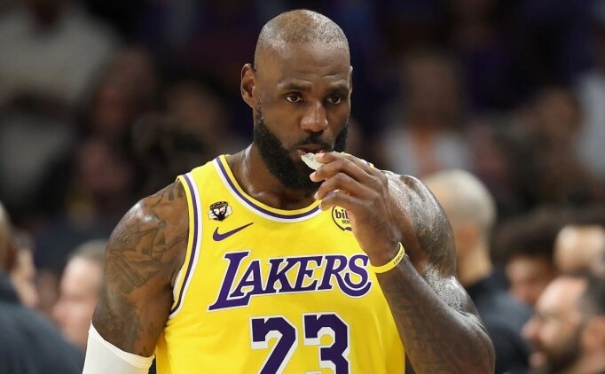 LeBron'un 'en az bir sezon daha' oynamas� bekleniyor