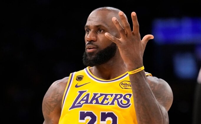 'LeBron James, Lakers ile g�r��melere yana�m�yor' iddialar�!