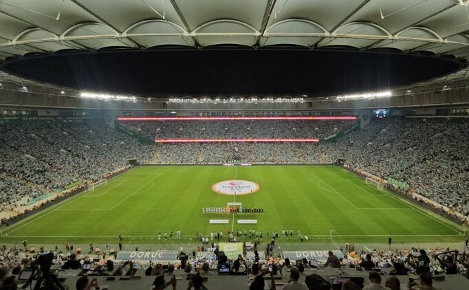 Bursaspor trib�nlerinden g�vde g�sterisi