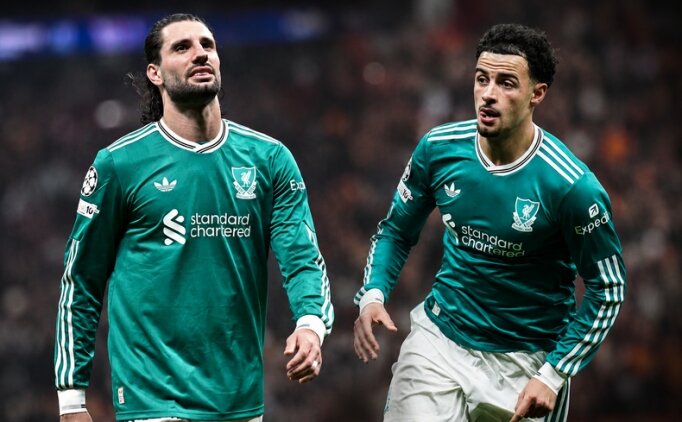Liverpool'da ortal�k kar��t�! Jones ile Szoboszlai tart��t�