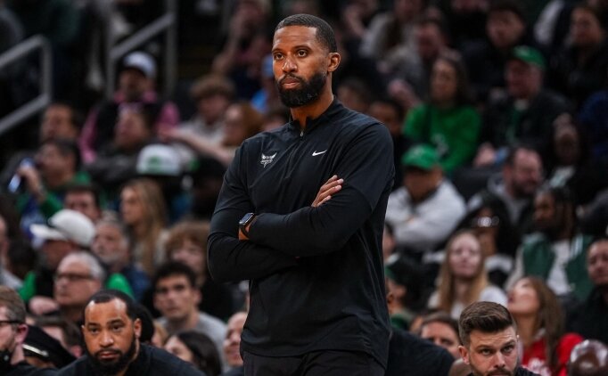 Hornets, Charles Lee'nin s�zle�mesini uzatt�