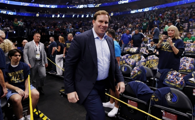 Dumont ve Adelson aileleri Dallas Mavericks'i satmayacak