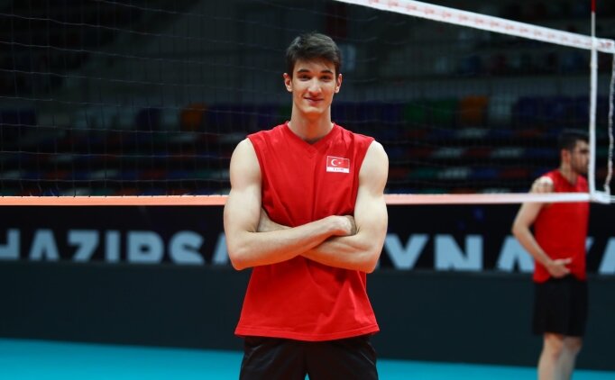 �talyan voleybolcu Giannelli'den Efe Mand�rac�'ya �vg�