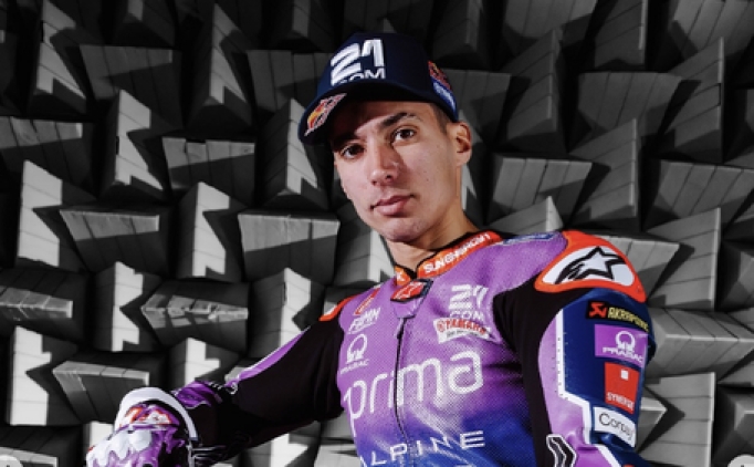 MotoGP tarihindeki ilk T�rk s�r�c� Toprak, sahneye ��k�yor