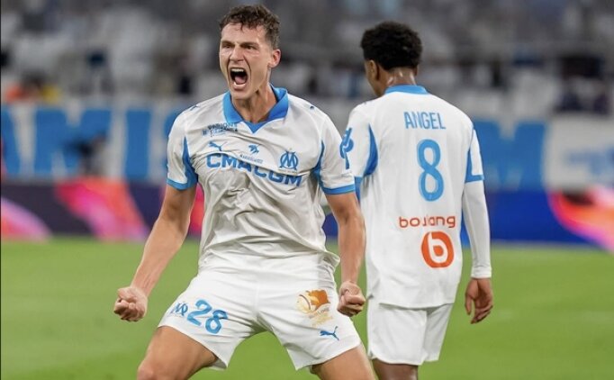 Pavard i�in transfer derbisi! Galatasaray - Fenerbah�e