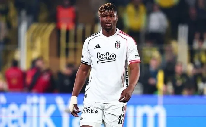 Emmanuel Agbadou'dan penalt� pozisyonu i�in fla� a��klama!