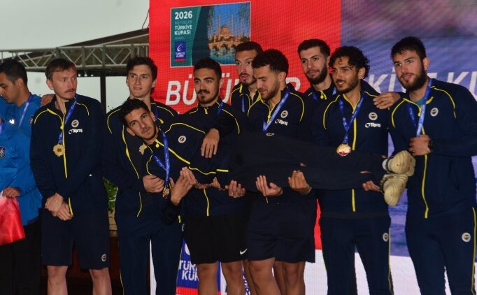 Fenerbah�e'den yelkende �ifte ba�ar�