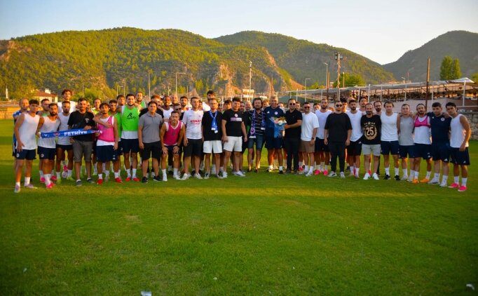 Fethiyespor taraftar�ndan tak�ma tam destek