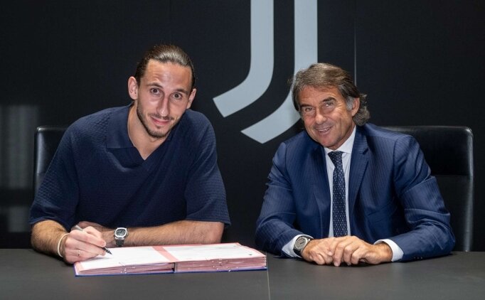 Juventus, Kamil Grabara'y� kiralad�!
