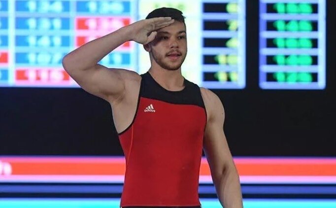 Milli halterci Hakan ��kr� Kurnaz'dam bronz madalya