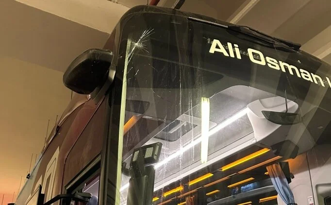 Trabzonspor tak�m otob�s�ne ta�l� sald�r�