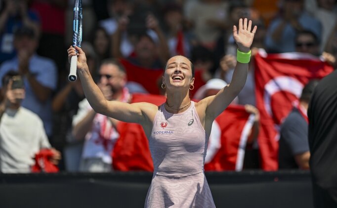 Zeynep S�nmez, Porsche Tennis Grand Prix'e veda etti