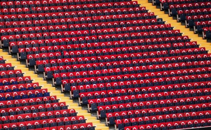 Fenerbah�e'den anlaml� hamle: Trib�nler k�rm�z�-beyaz