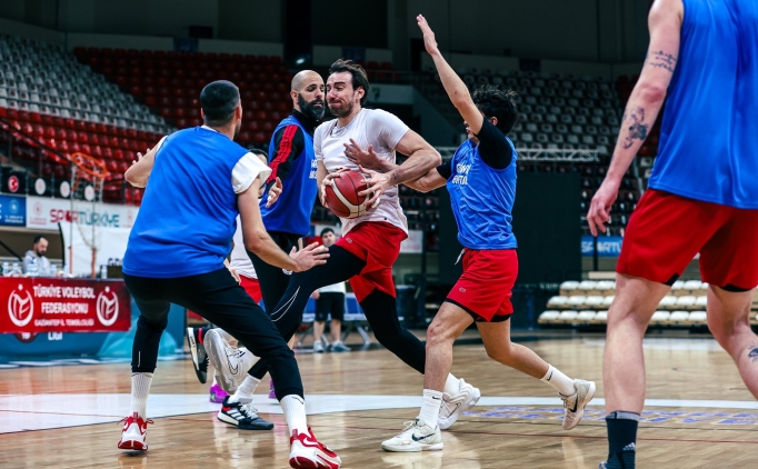 Gaziantep Basketbol zirveden inmek istemiyor