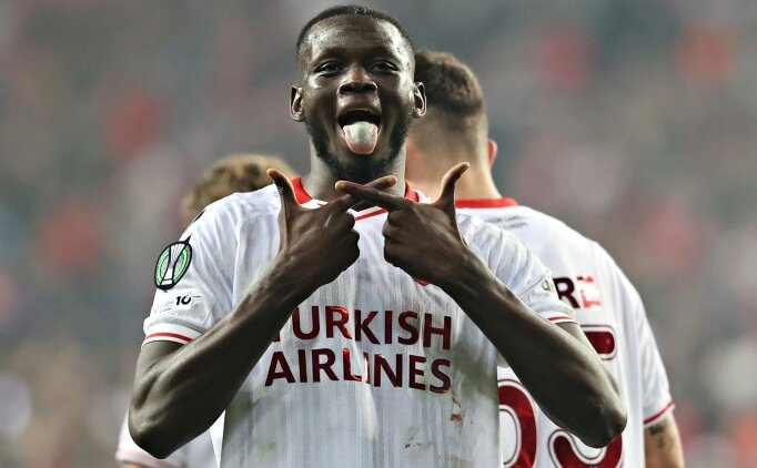 Samsunspor'da Mouandilmadji kariyer sezonunu ya�ad�!