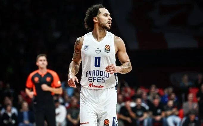 Shane Larkin'den �brahim Kutluay'a: '�smimi t�klanma i�in kullanan bir soytar�'