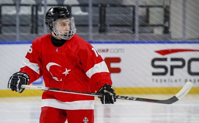 Buz Hokeyi ilk ma�ta a��r yaral�y�z