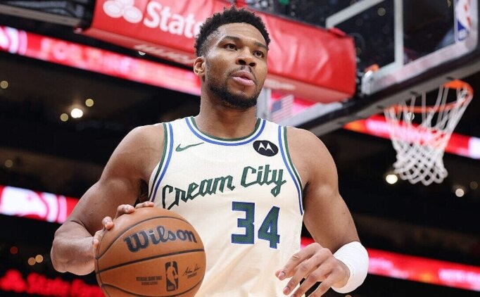 Giannis, Bucks'a bir g�n geri d�nebilece�inin sinyalini verdi