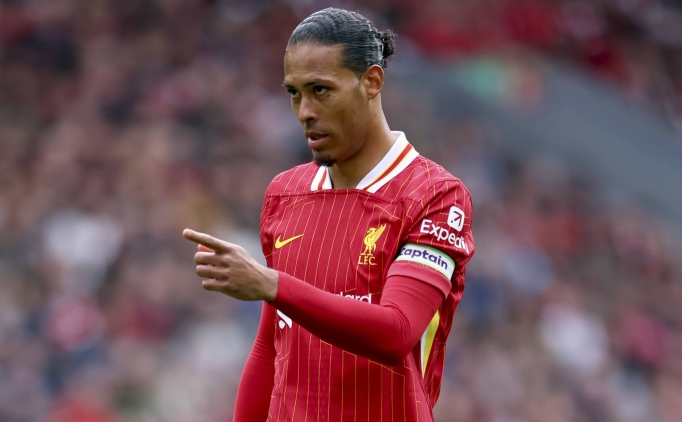 Arne Slot'tan Van Dijk'in gelece�i i�in a��klama!