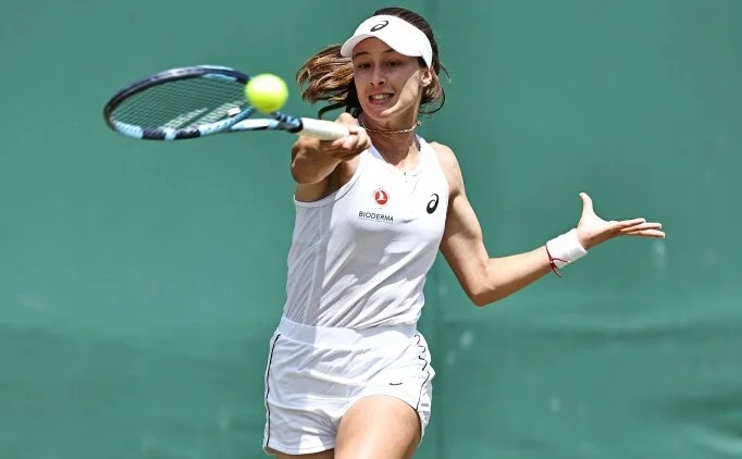 Zeynep S�nmez, set vermeden ana tabloda!