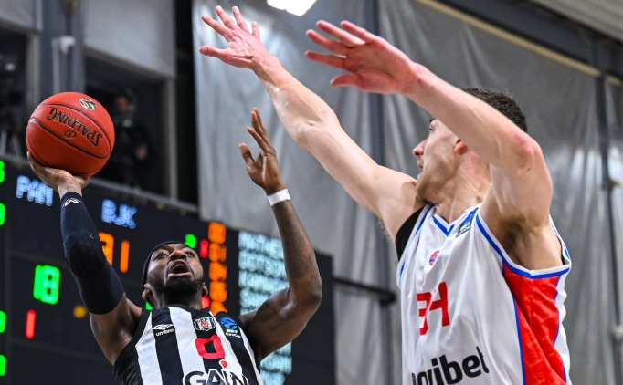 Yunan taraftarlar�n a�t��� �rk�� pankarta 4 bin euro ceza!