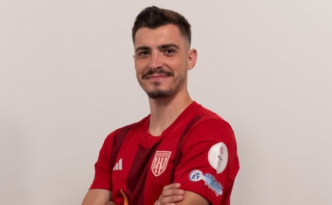 Ayval�kg�c�'nde Hamit Kurt kald�