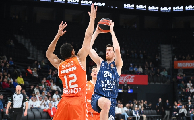 Anadolu Efes'in 9 ma�l�k galibiyet hasreti bitti!