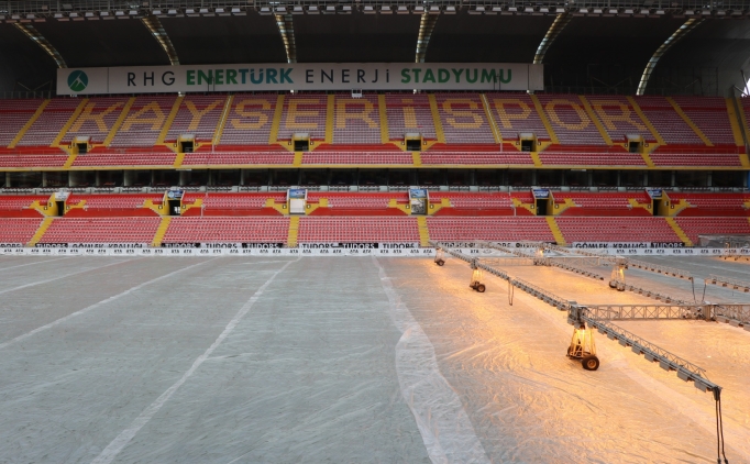 Kayserispor Stadyumu'nda zemine so�uk kalkan�!