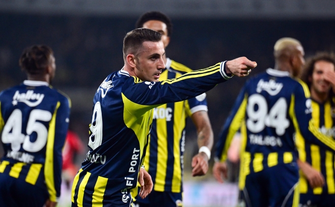 Fenerbah�e'de derbi ma��nda 3 isim kart s�n�r�nda