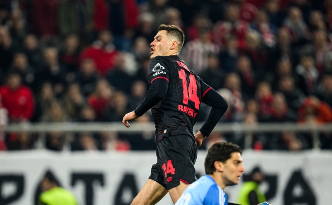 Patrik Schick pe� pe�e att�, Bayern Leverkusen avantaj� kapt�