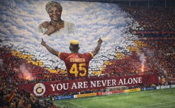 Galatasaray taraftarlar�ndan Osimhen i�in haz�rl�k!