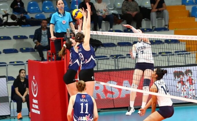 Voleybolda Kad�nlar 1. Lig'de yar� finaller