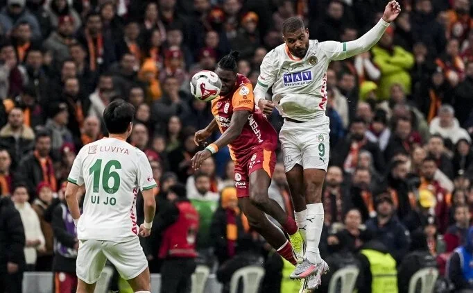 Wilfried Singo'dan Liverpool e�le�mesi sorusuna yan�t