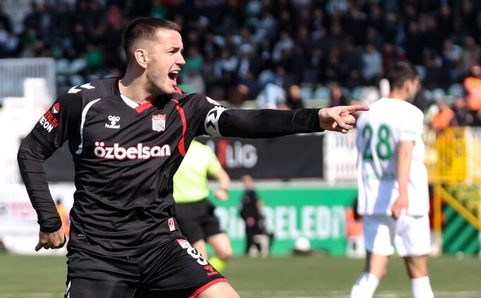 Sivasspor, Serikspor'a kar�� y�ld�z�yla g�ld�