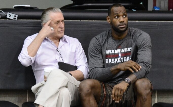 Pat Riley ve Giannis'ten LeBron James mesaj�: 'Umar�z Miami'yi se�er'