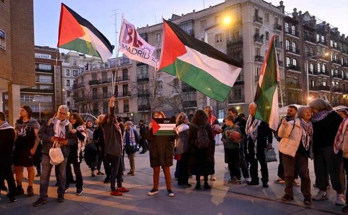 Real Madrid taraftar� �srail tak�m�n� protesto etti