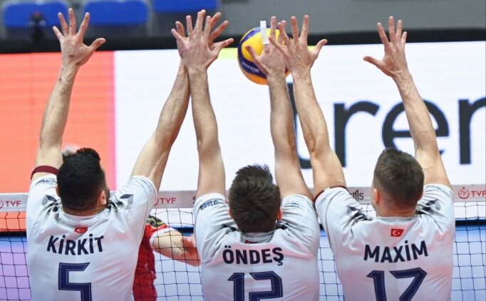 �stanbul Gen�lik play-off serisi ilk ma��n� kazand�!