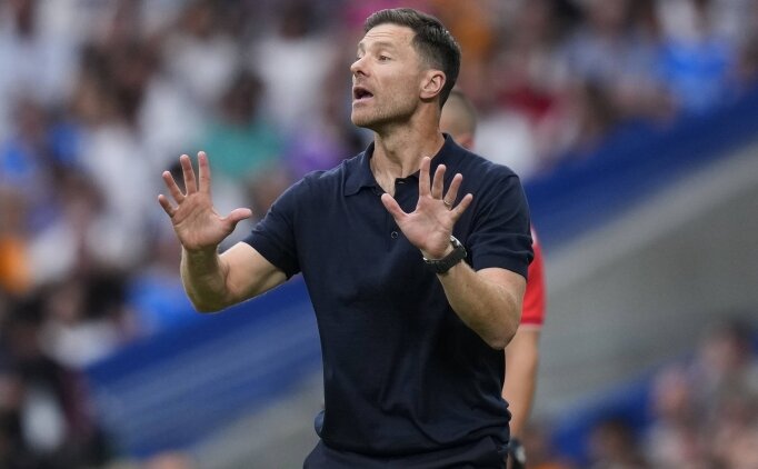 Xabi Alonso, Chelsea ile anla�t�!