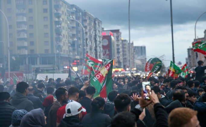 Diyarbak�r'da �ampiyonluk kutlamas�nda iki yaral�