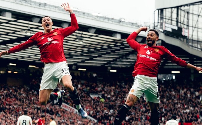 Manchester United'dan tarihi zafer!