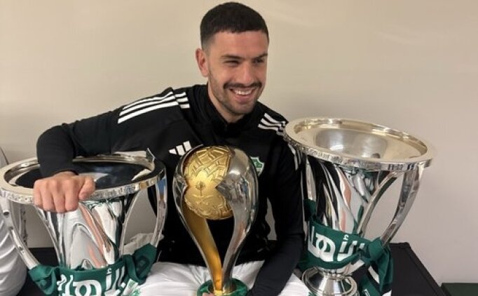 Merih Demiral'dan gece yar�s� olay payla��m! Al-Nassr'a kupa g�ndermesi