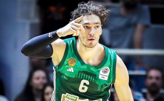 Cedi Osman yetmedi, derbiyi Olympiakos kazand�