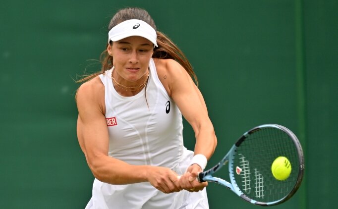 Milli tenis�i Zeynep S�nmez, Wimbledon'dan �iftlerde elendi