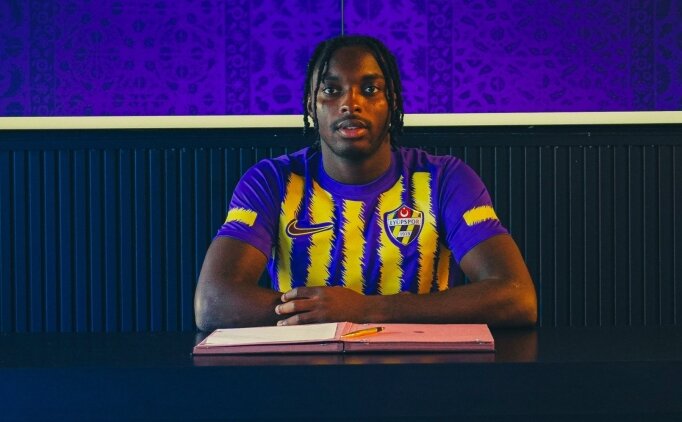 Ey�pspor, Nijeryal� santrfor Ahmed Abdullahi'yi transfer etti